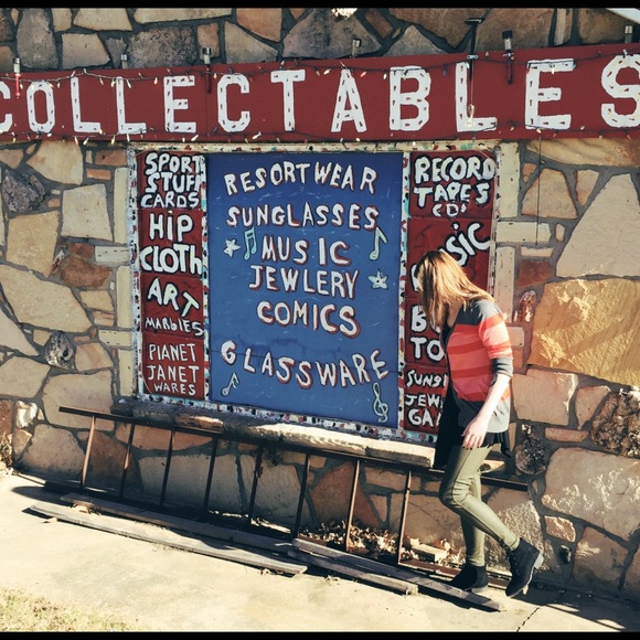 Meet your Posher, Amanda ✨🤙✨ - Picture 6 of 8